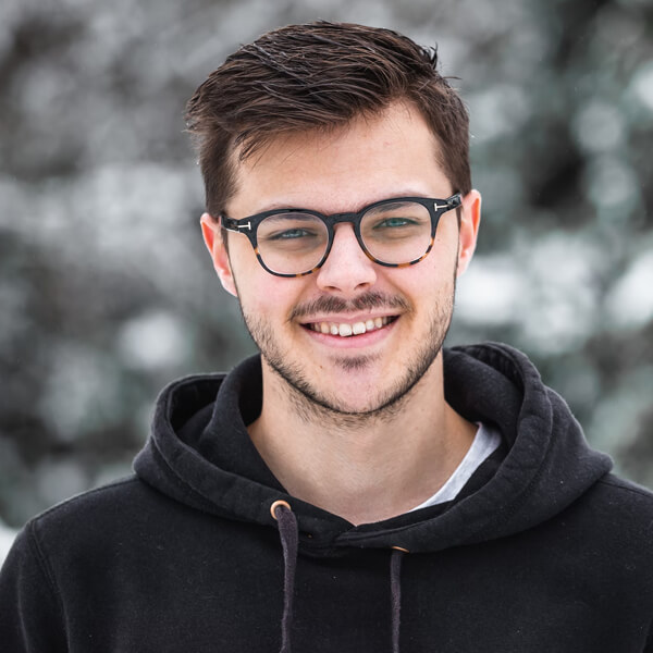 Financial Analyst - Alex Rivera